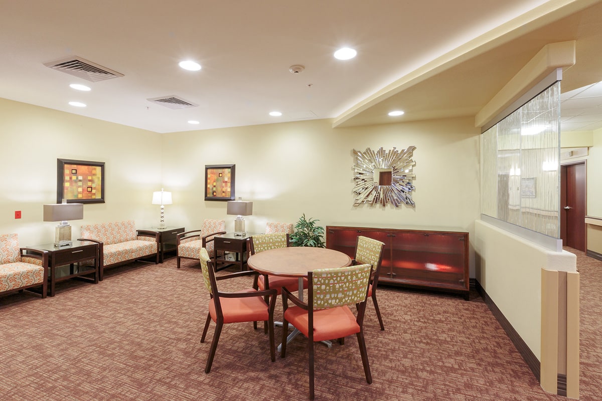 Sitting area at Canyon Vista Post Acute with lamps and wall decor